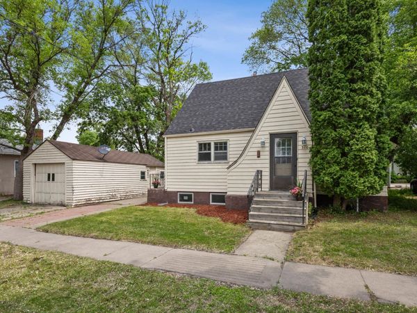 310 10th Street S, Moorhead, MN 56560