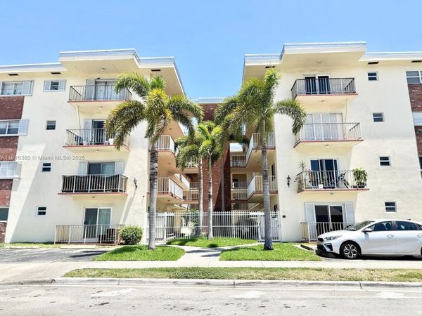 1747 Rodman St, Unit 203, Hollywood, FL 33020
