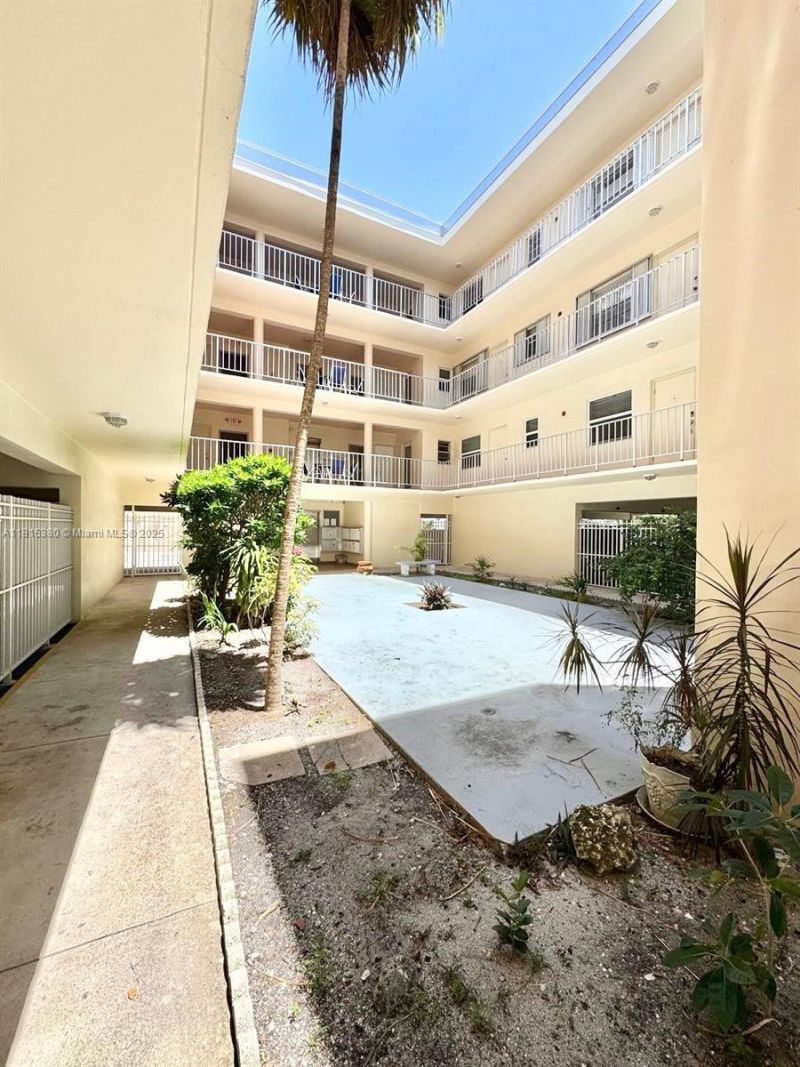1747 Rodman St, Unit 203, Hollywood, FL 33020 Photo