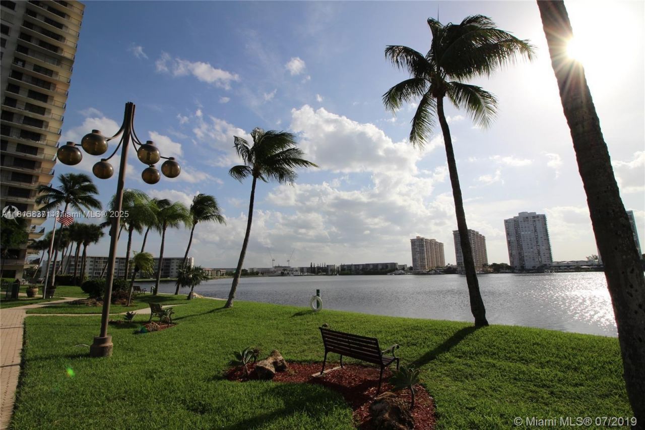 18151 NE 31st Ct, Unit 1907, Aventura, FL 33160 Photo