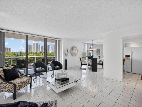 3675 N Country Club Dr, Unit 401, Aventura, FL 33180