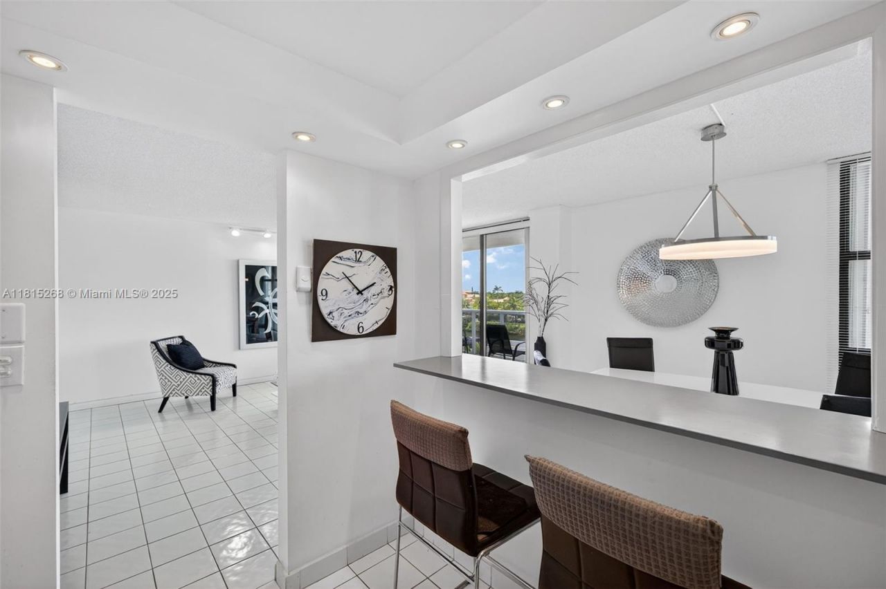 3675 N Country Club Dr, Unit 401, Aventura, FL 33180 Photo