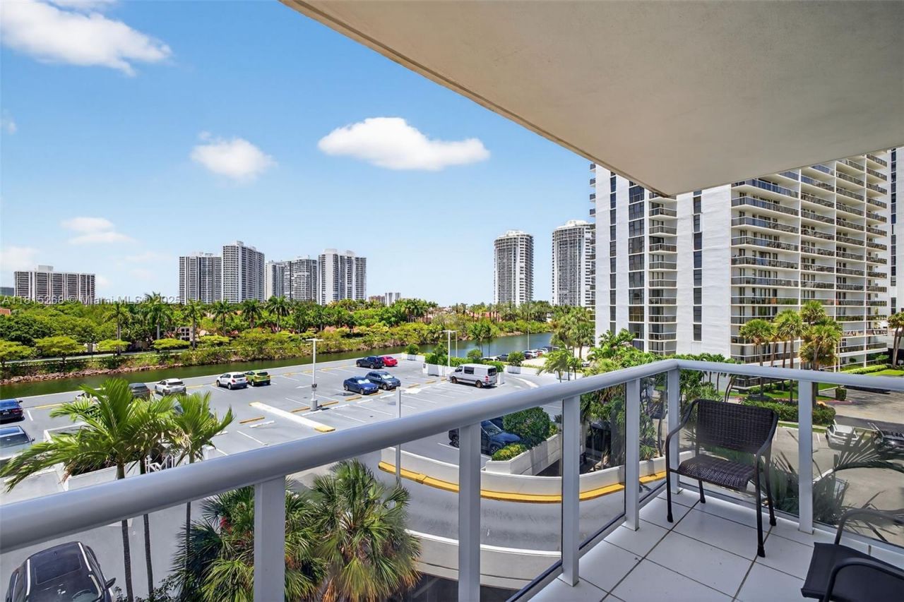 3675 N Country Club Dr, Unit 401, Aventura, FL 33180 Photo