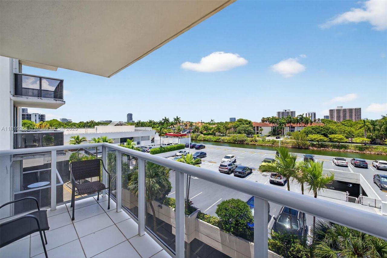 3675 N Country Club Dr, Unit 401, Aventura, FL 33180 Photo