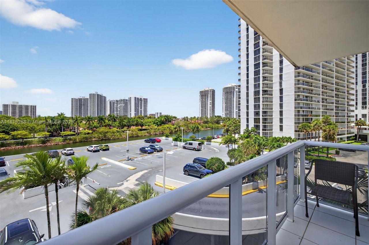 3675 N Country Club Dr, Unit 401, Aventura, FL 33180 Photo