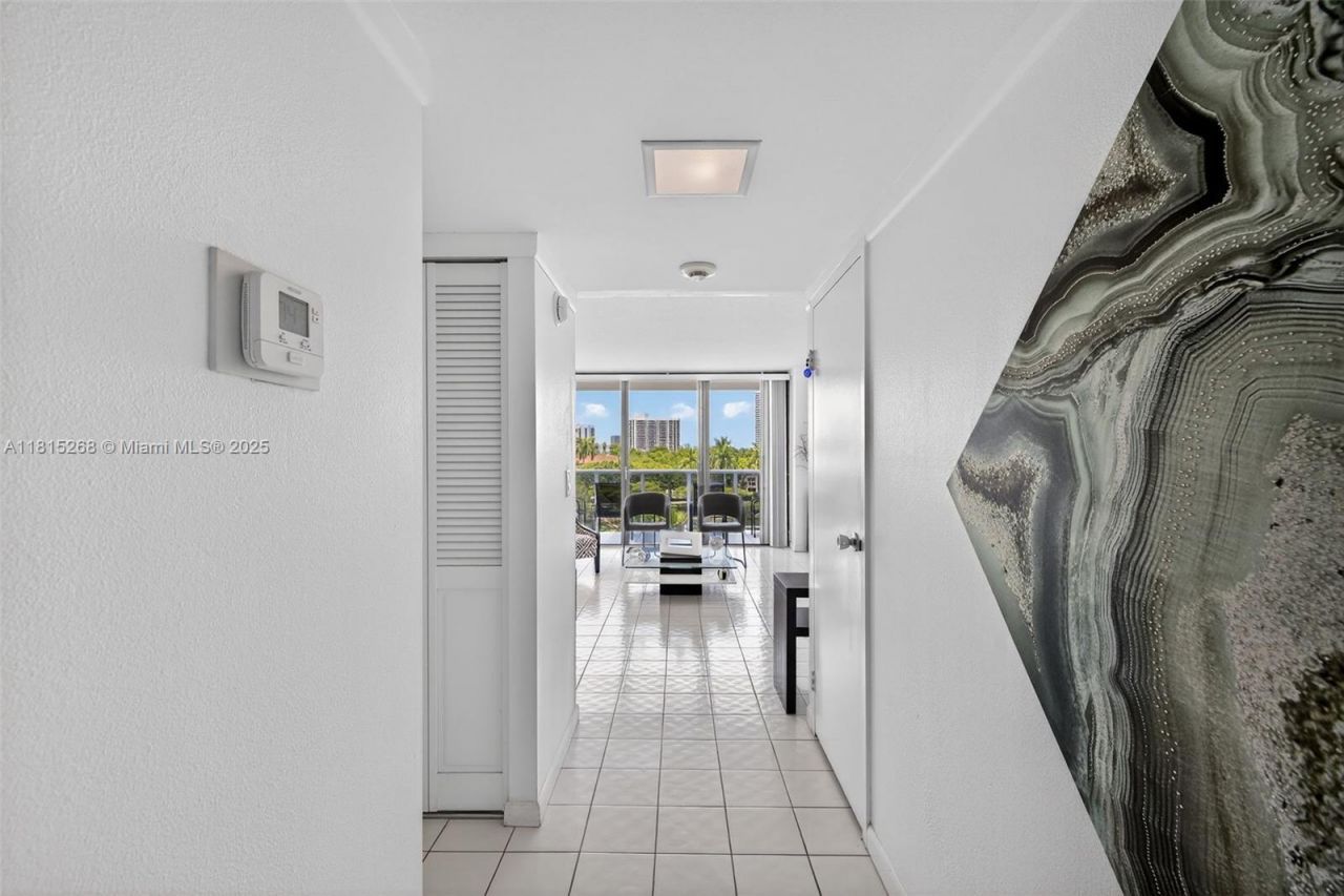 3675 N Country Club Dr, Unit 401, Aventura, FL 33180 Photo