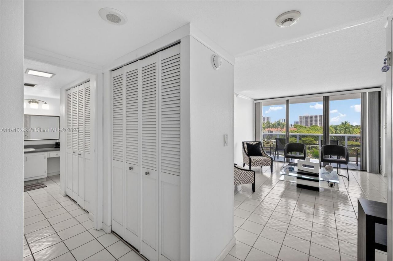 3675 N Country Club Dr, Unit 401, Aventura, FL 33180 Photo