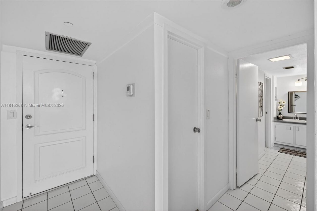 3675 N Country Club Dr, Unit 401, Aventura, FL 33180 Photo