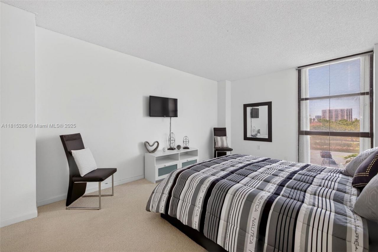 3675 N Country Club Dr, Unit 401, Aventura, FL 33180 Photo