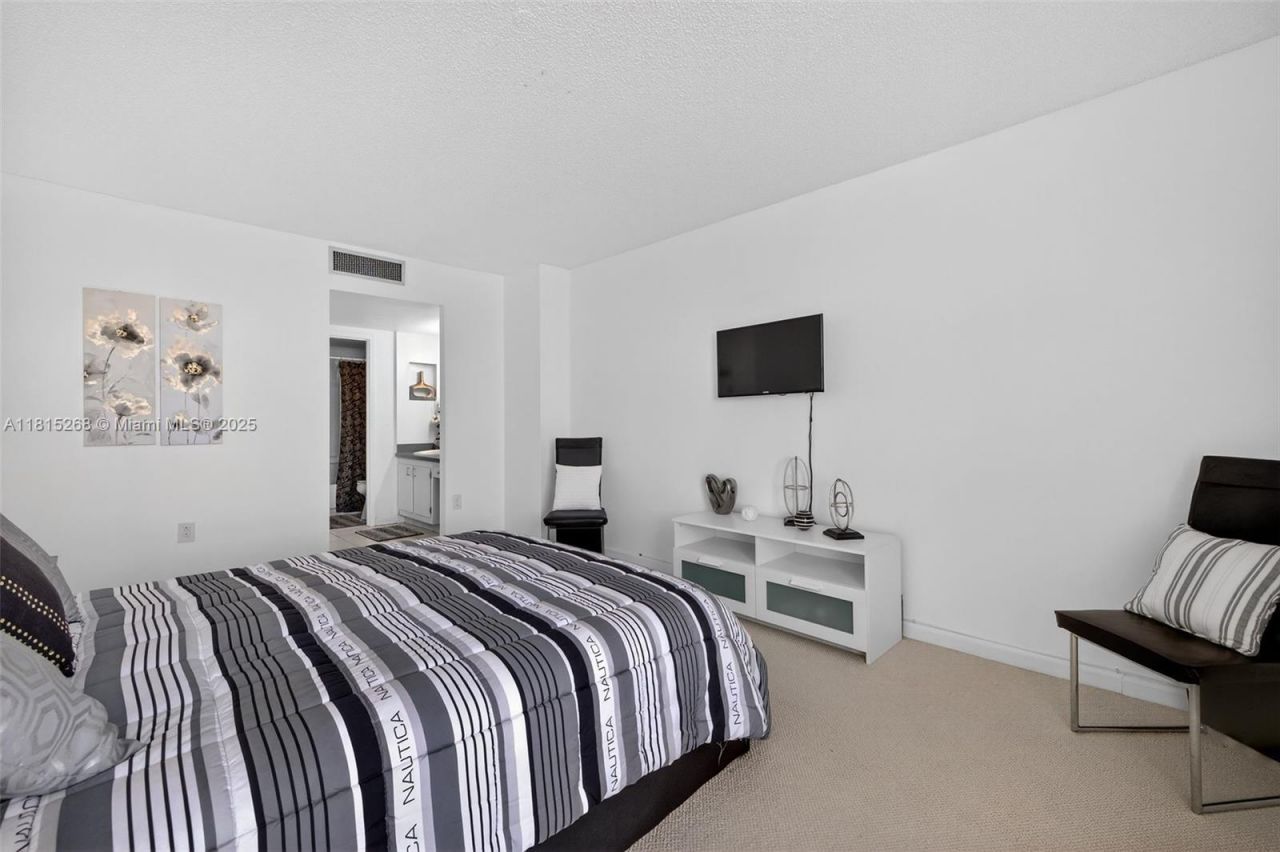 3675 N Country Club Dr, Unit 401, Aventura, FL 33180 Photo