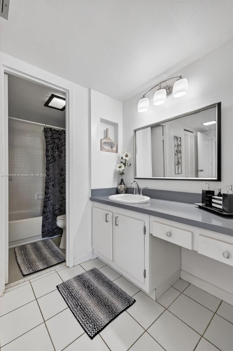 3675 N Country Club Dr, Unit 401, Aventura, FL 33180 Photo