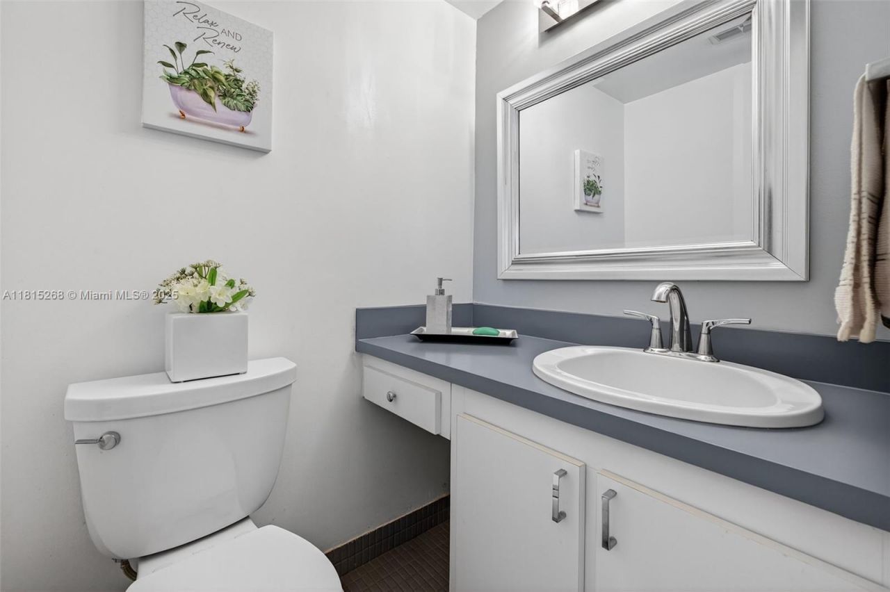 3675 N Country Club Dr, Unit 401, Aventura, FL 33180 Photo