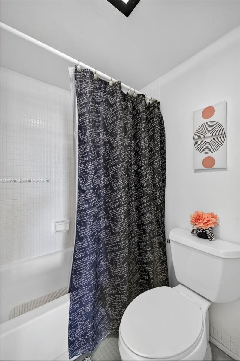 3675 N Country Club Dr, Unit 401, Aventura, FL 33180 Photo