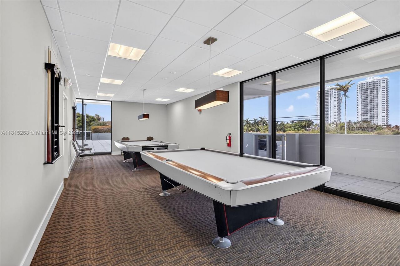 3675 N Country Club Dr, Unit 401, Aventura, FL 33180 Photo