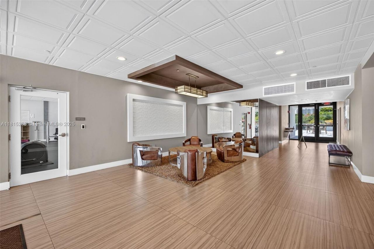 3675 N Country Club Dr, Unit 401, Aventura, FL 33180 Photo