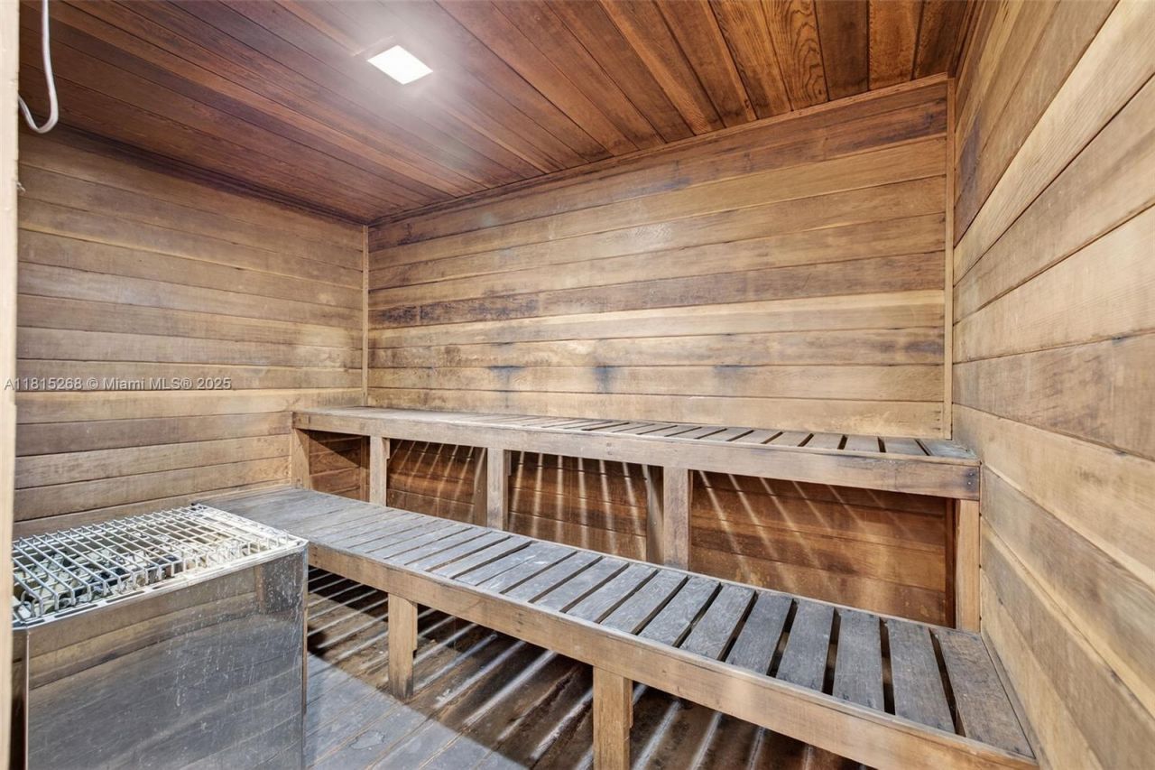 3675 N Country Club Dr, Unit 401, Aventura, FL 33180 Photo