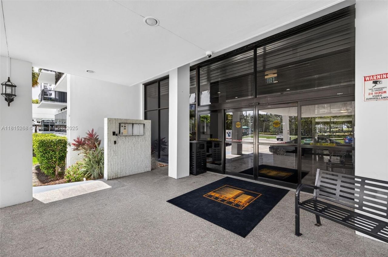 3675 N Country Club Dr, Unit 401, Aventura, FL 33180 Photo