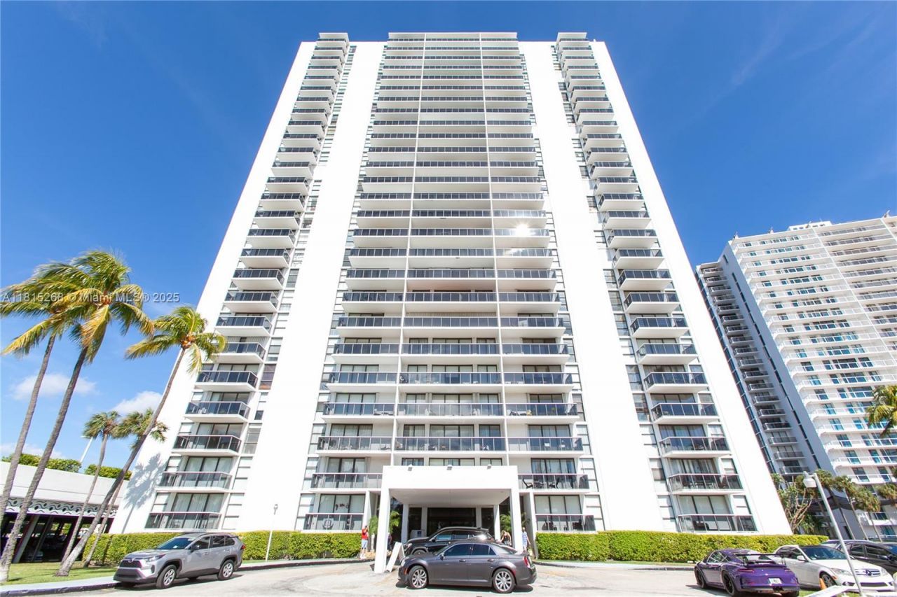 3675 N Country Club Dr, Unit 401, Aventura, FL 33180 Photo