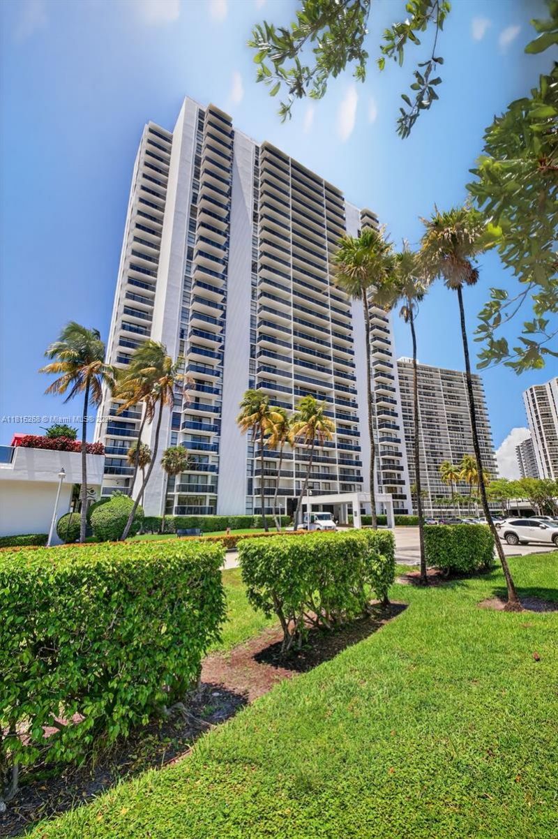 3675 N Country Club Dr, Unit 401, Aventura, FL 33180 Photo