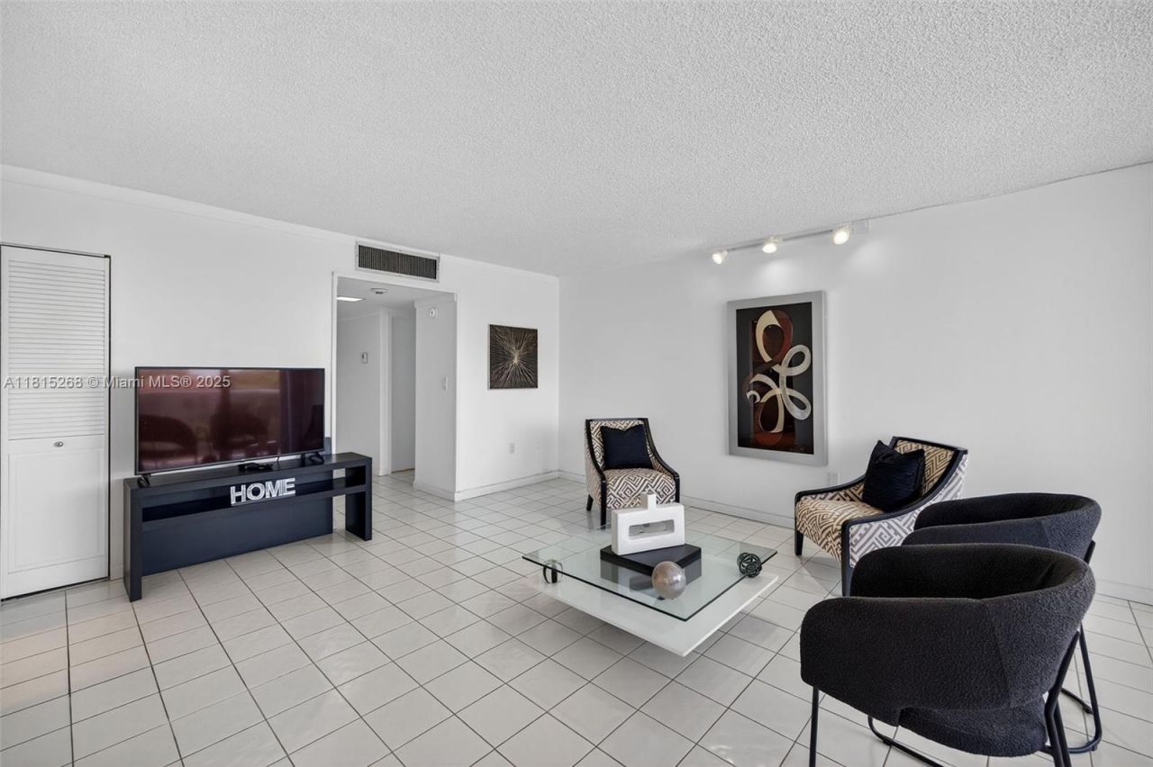 3675 N Country Club Dr, Unit 401, Aventura, FL 33180 Photo