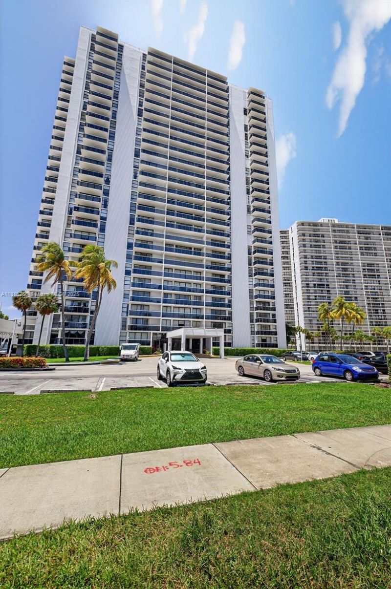 3675 N Country Club Dr, Unit 401, Aventura, FL 33180 Photo