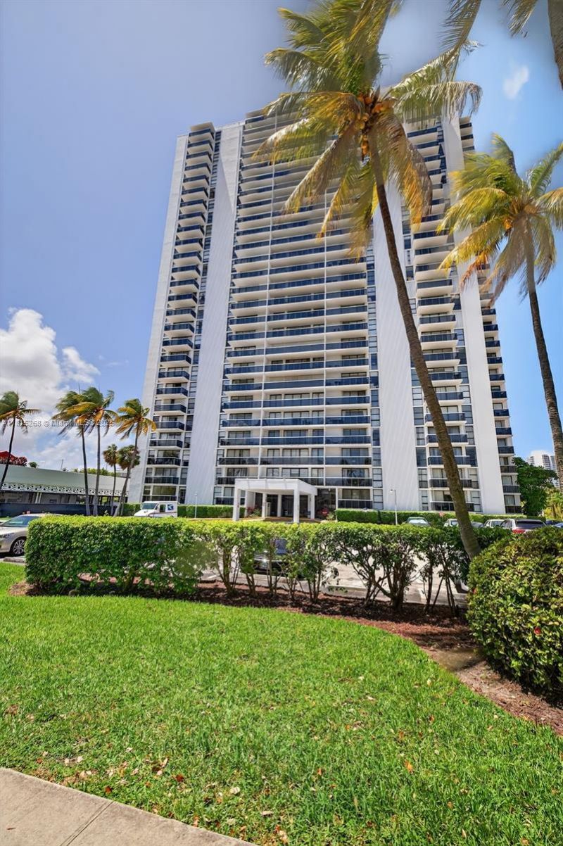 3675 N Country Club Dr, Unit 401, Aventura, FL 33180 Photo