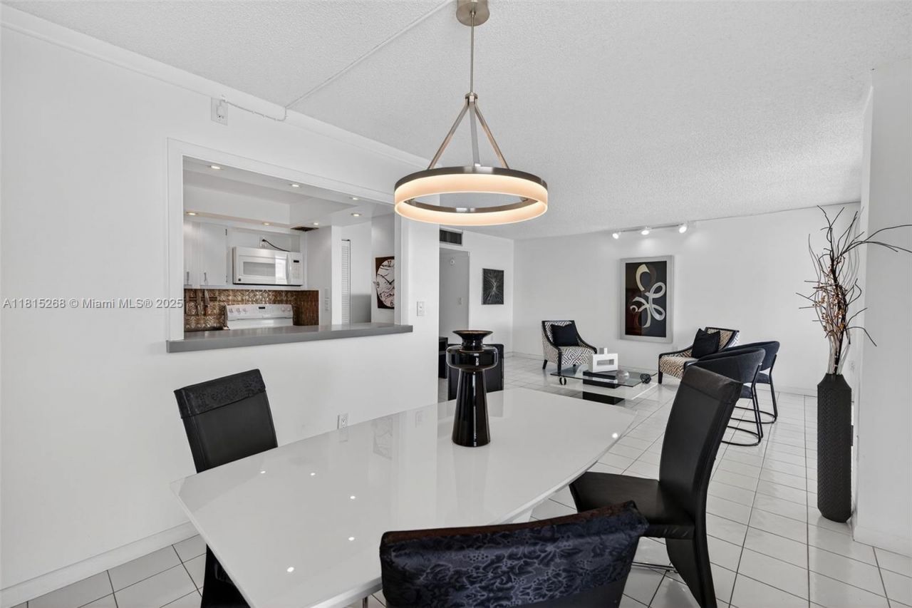 3675 N Country Club Dr, Unit 401, Aventura, FL 33180 Photo