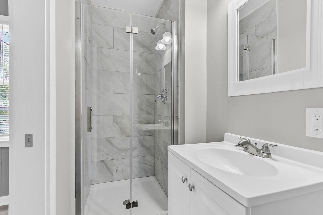 127 Roberts Road Photo 16