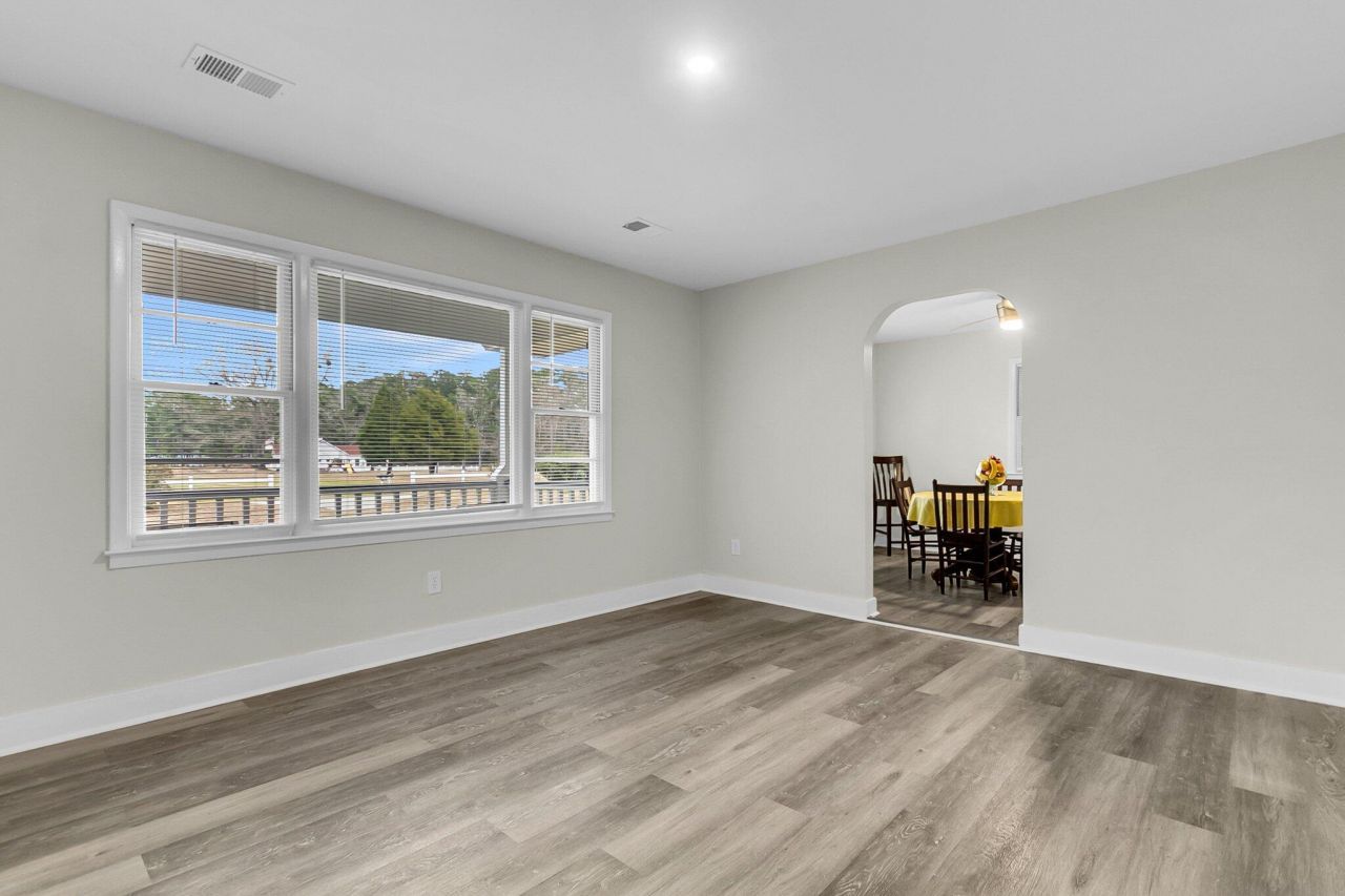 127 Roberts Road Photo 5