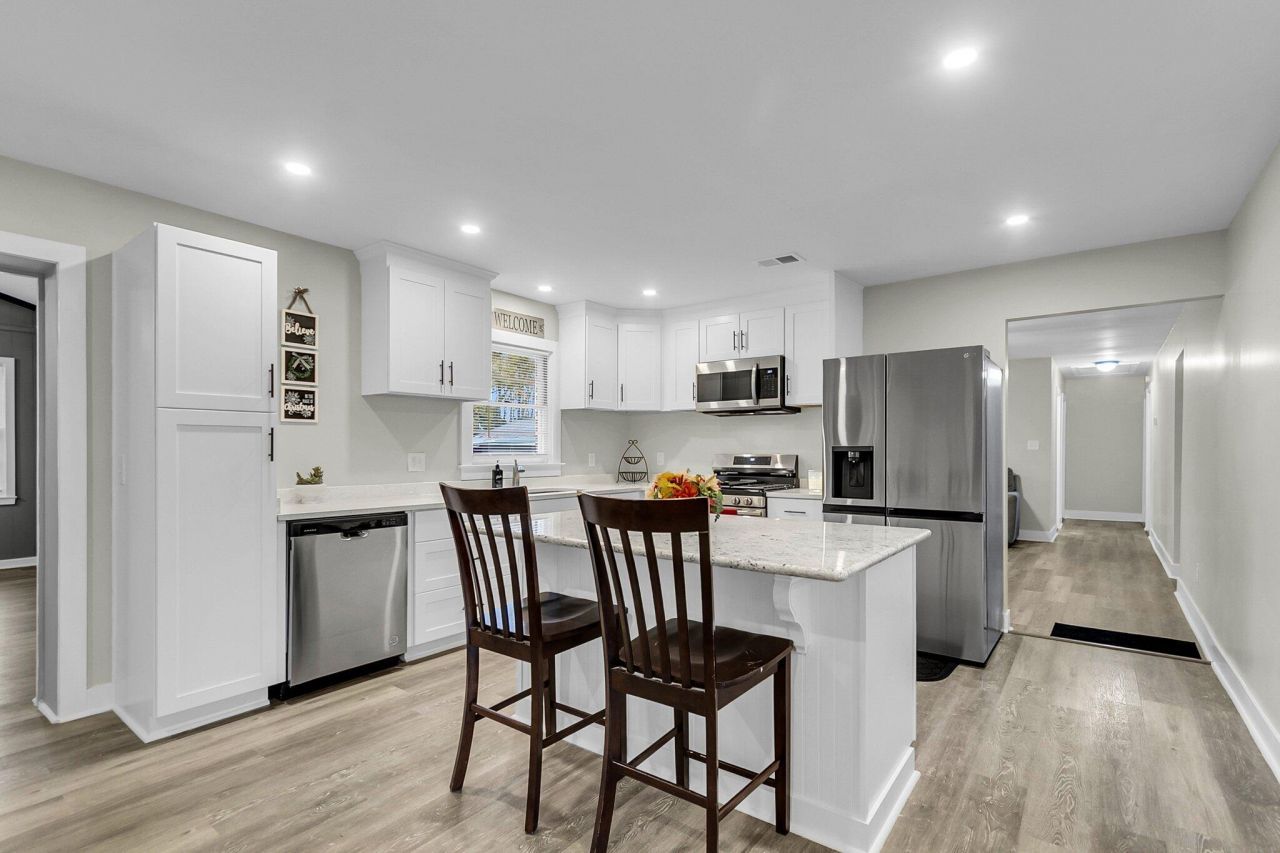 127 Roberts Road Photo 8