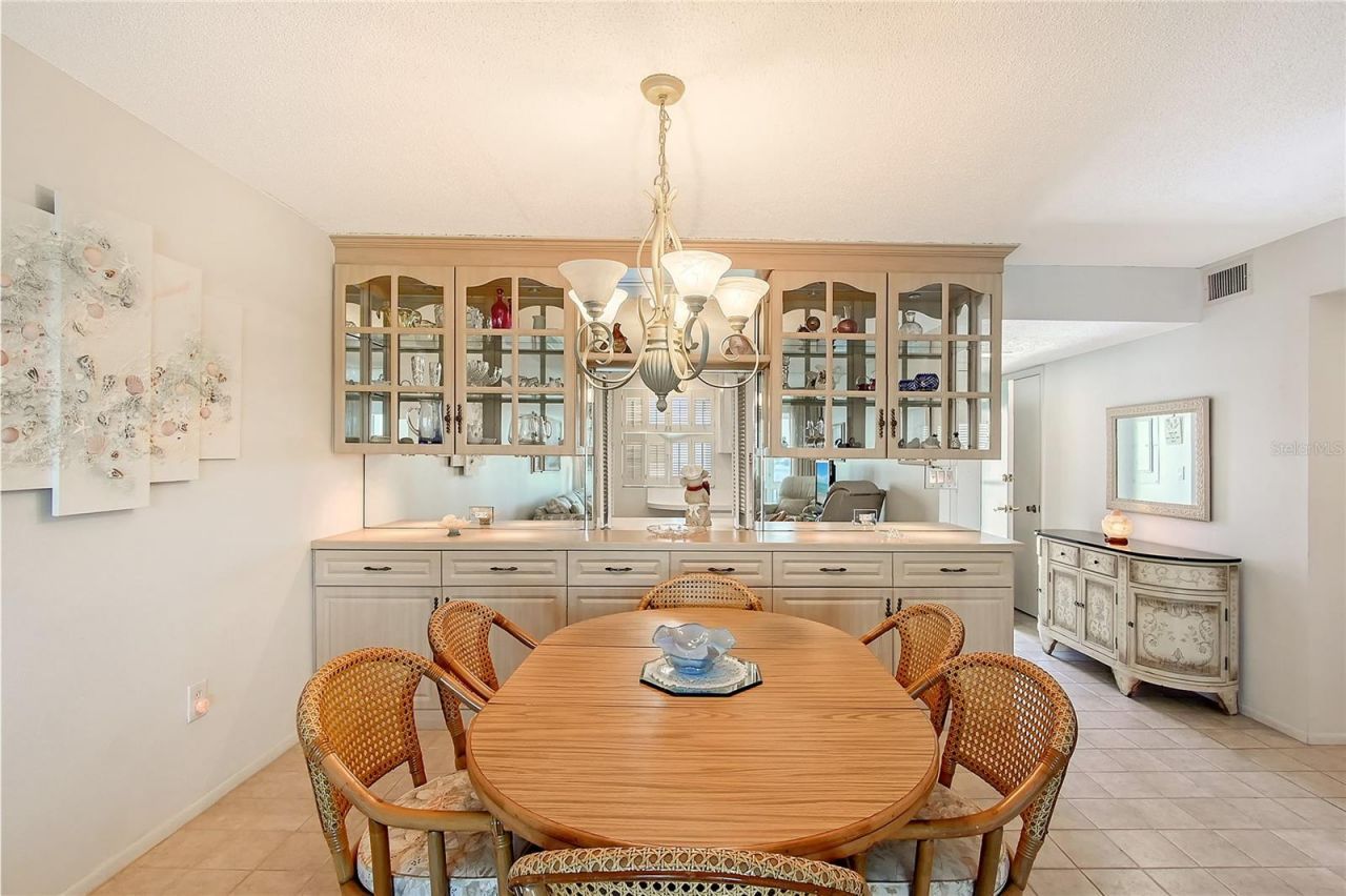 1350 N Portofino Drive, Unit 402, Sarasota, FL 34242 Photo