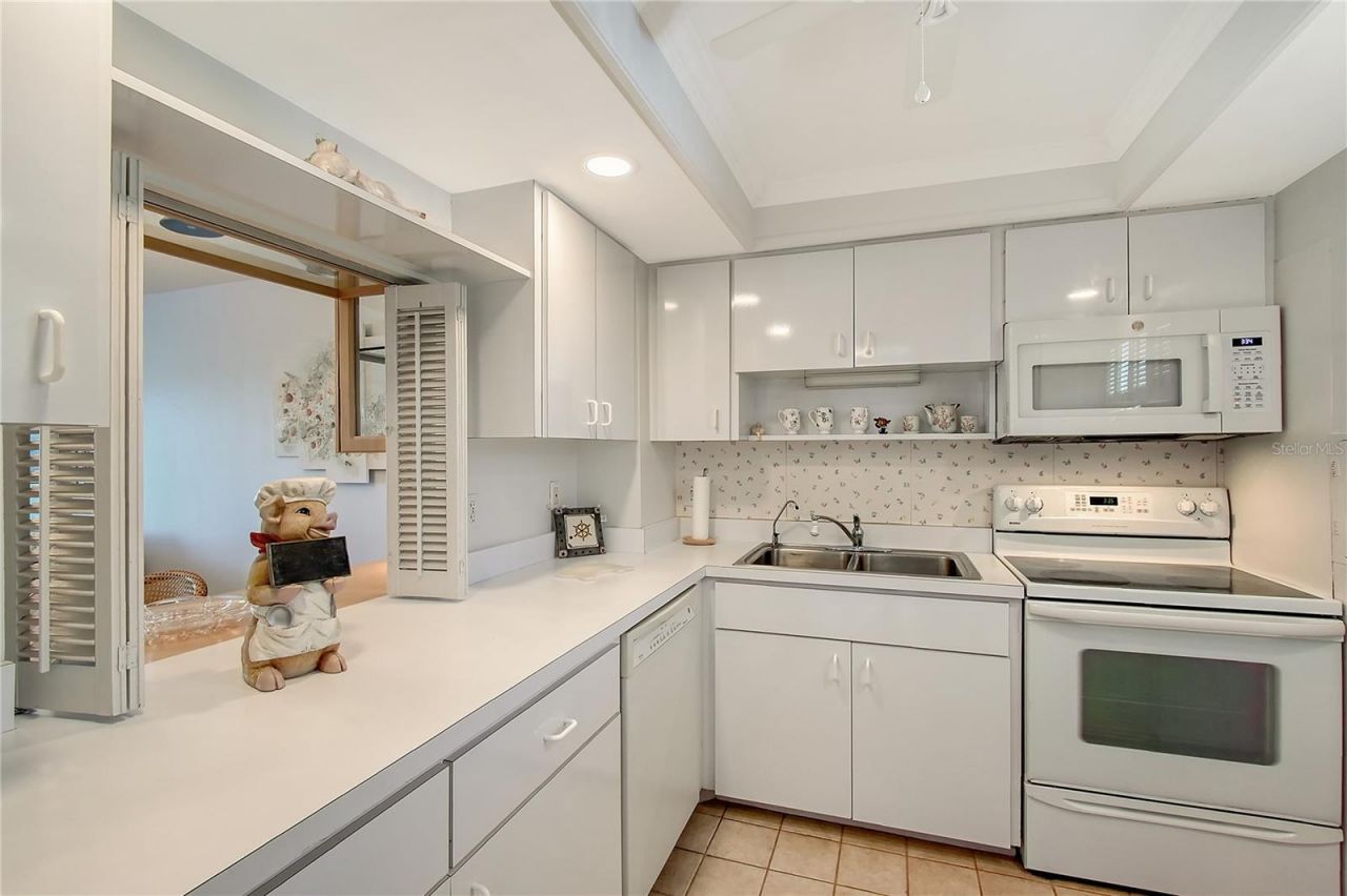1350 N Portofino Drive, Unit 402, Sarasota, FL 34242 Photo