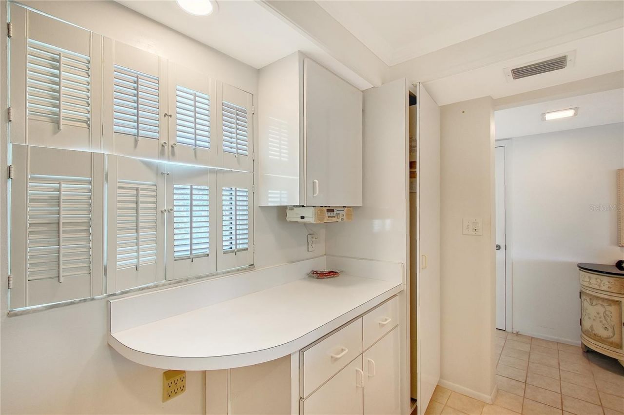 1350 N Portofino Drive, Unit 402, Sarasota, FL 34242 Photo
