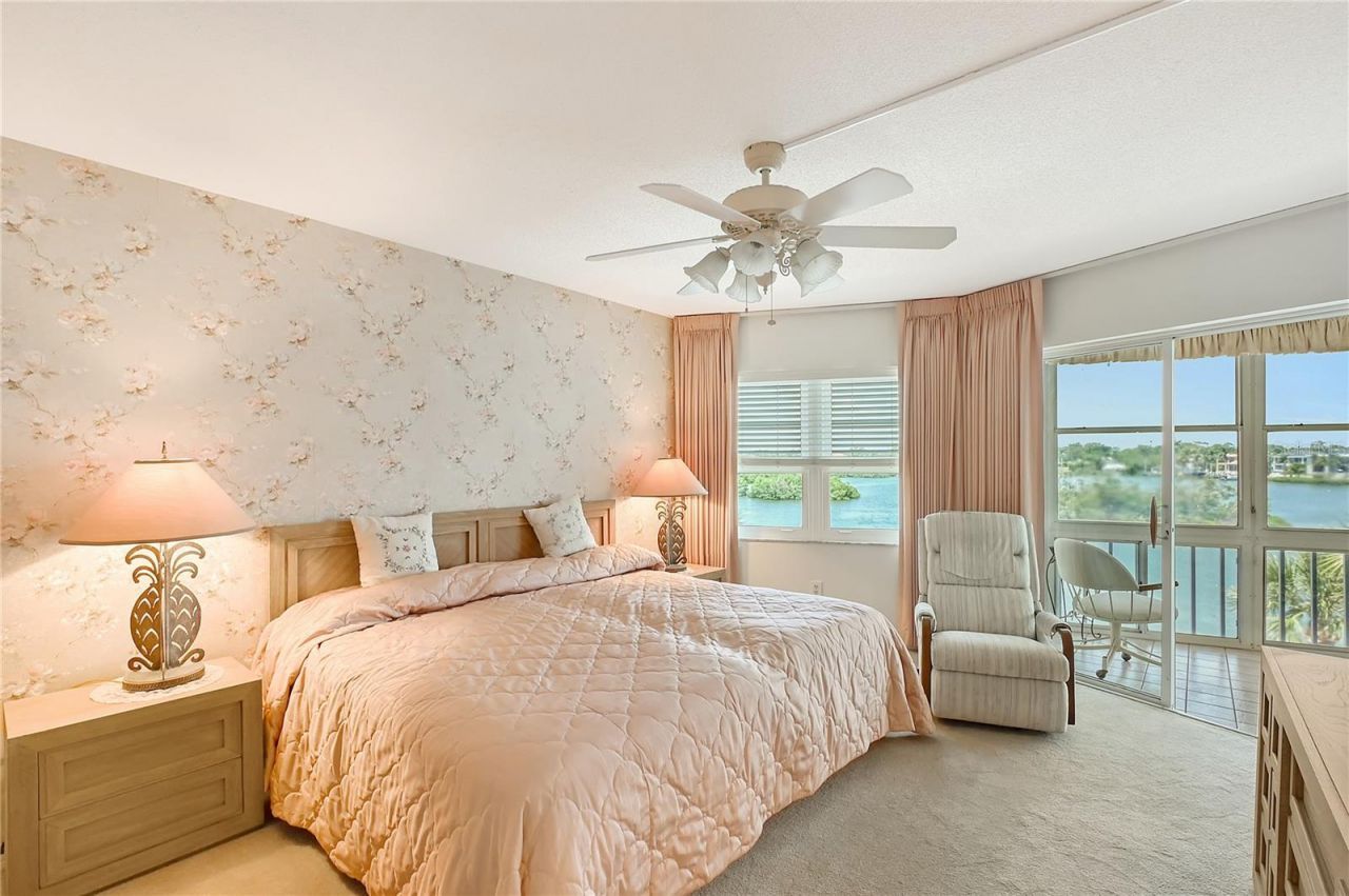 1350 N Portofino Drive, Unit 402, Sarasota, FL 34242 Photo