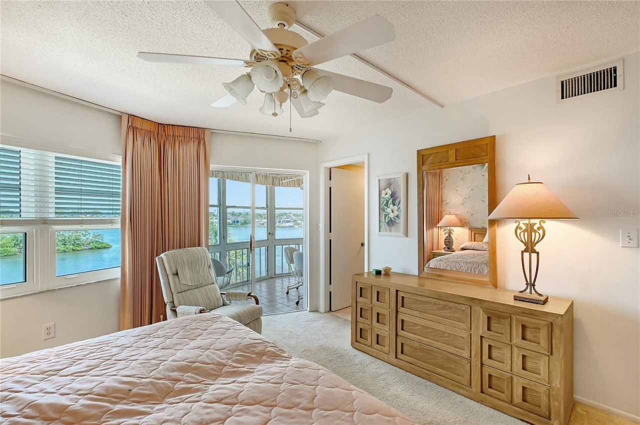 1350 N Portofino Drive, Unit 402, Sarasota, FL 34242 Photo