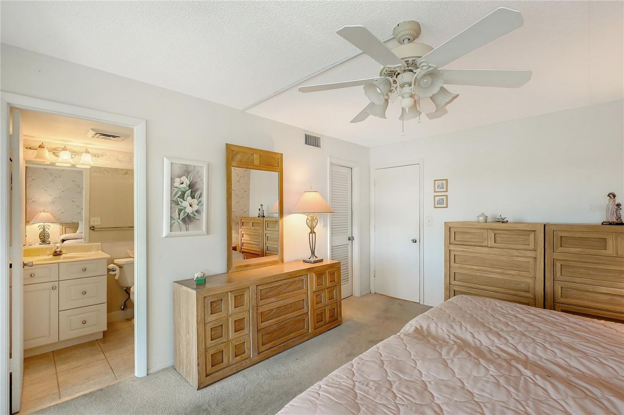 1350 N Portofino Drive, Unit 402, Sarasota, FL 34242 Photo