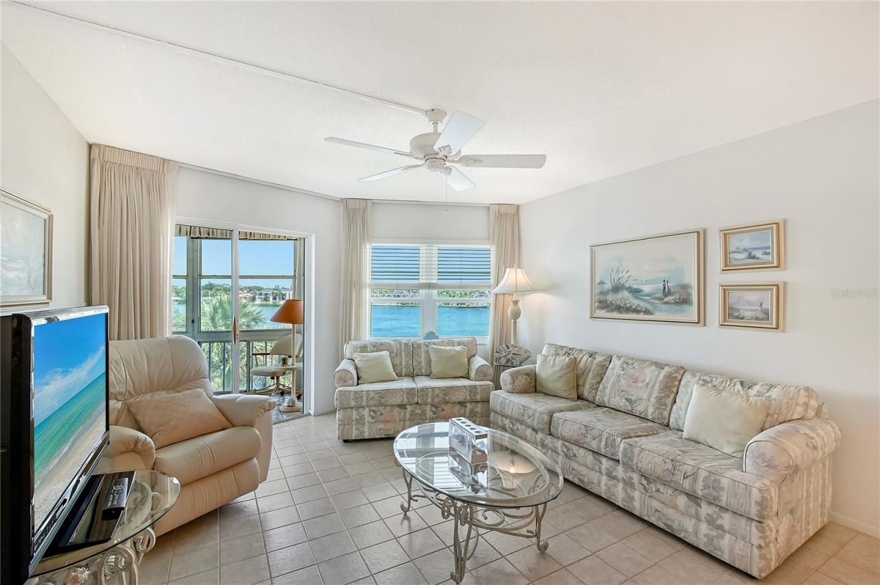 1350 N Portofino Drive, Unit 402, Sarasota, FL 34242 Photo