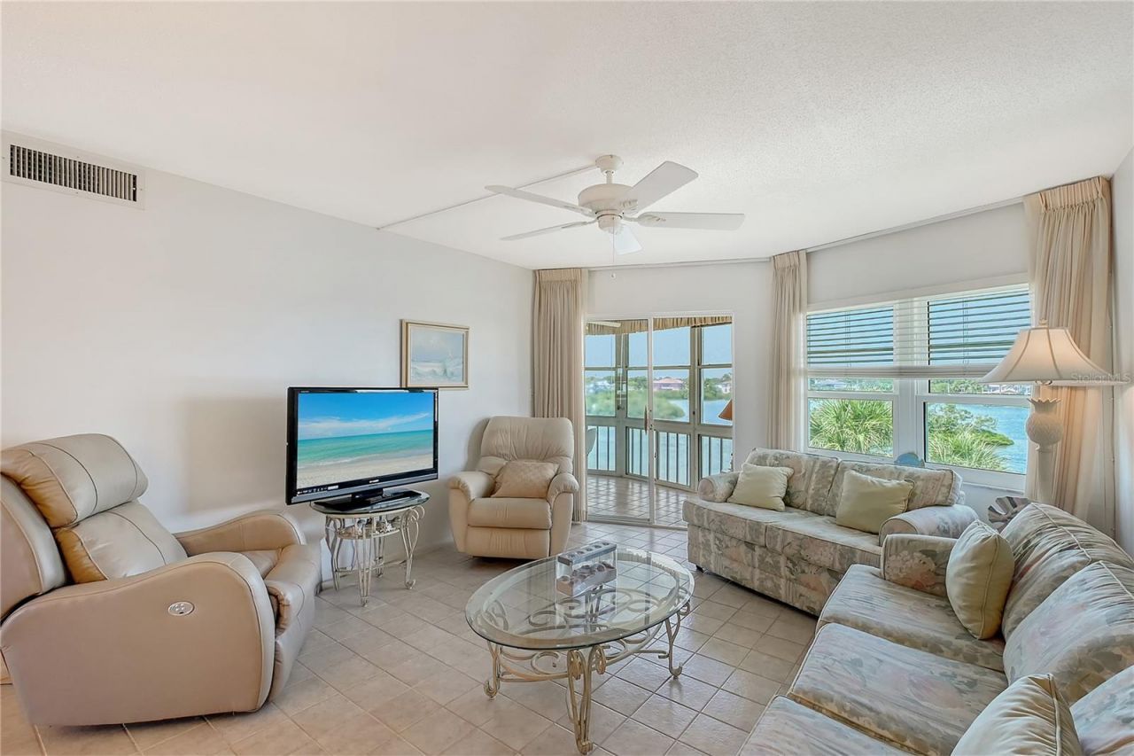 1350 N Portofino Drive, Unit 402, Sarasota, FL 34242 Photo