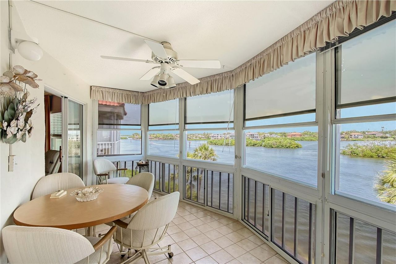 1350 N Portofino Drive, Unit 402, Sarasota, FL 34242 Photo