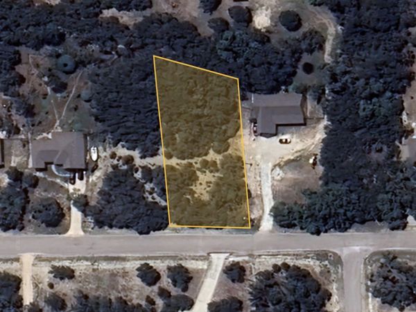 1643 Desiree, Canyon Lake, TX 78133