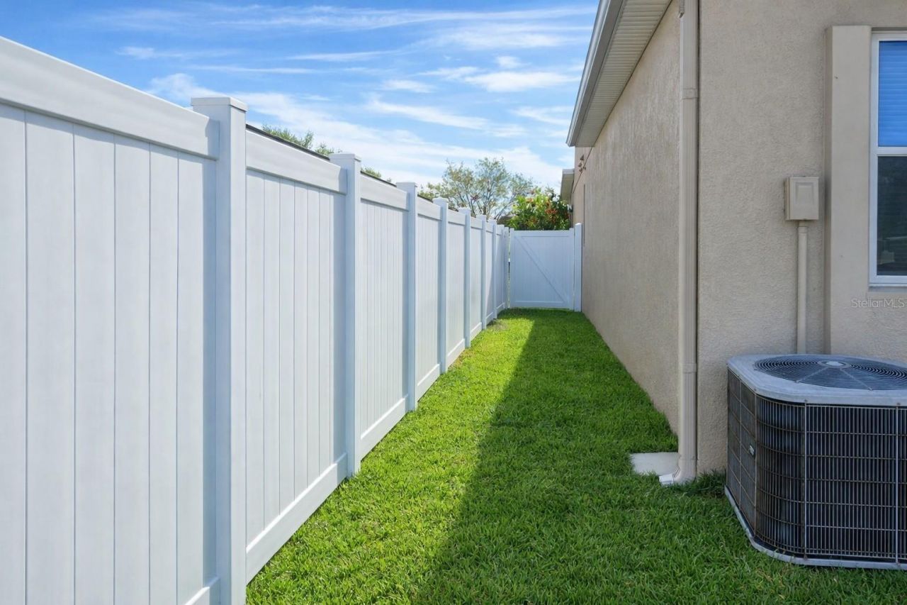 7620 Tangle Rush Drive, Gibsonton, FL 33534 Photo
