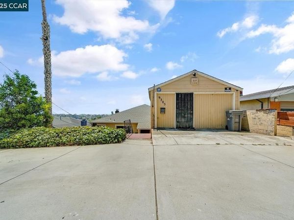 9305 Burr St, Oakland, CA 94605