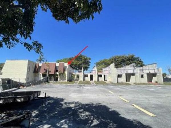 8921 Palm Tree Lane, Unit 8921, Pembroke Pines, FL 33024