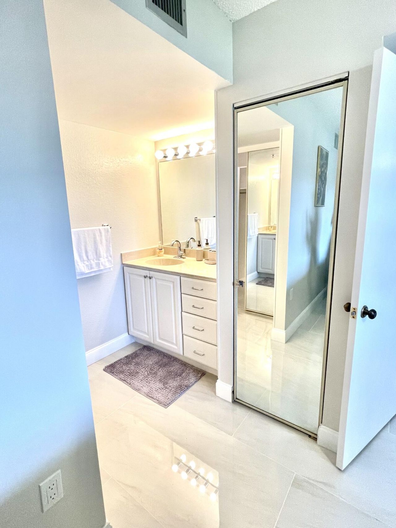 901 SW Seafarer Circle, Unit 202, Jupiter, FL 33477 Photo