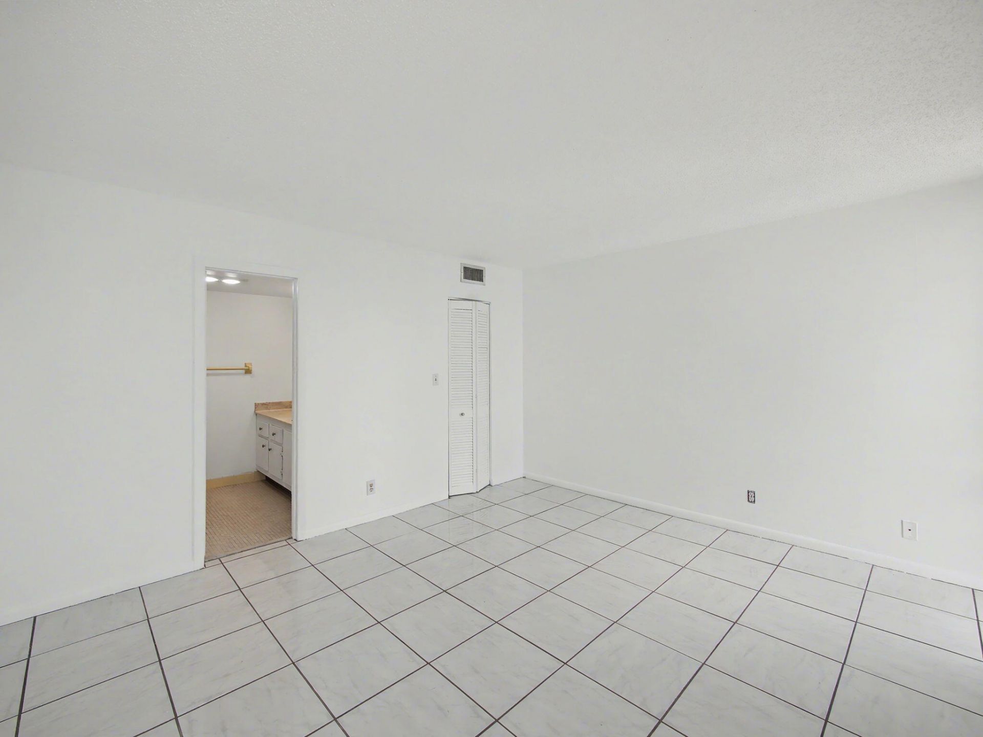 4800 Bayview Drive, Unit 606, Fort Lauderdale, FL 33308 Photo