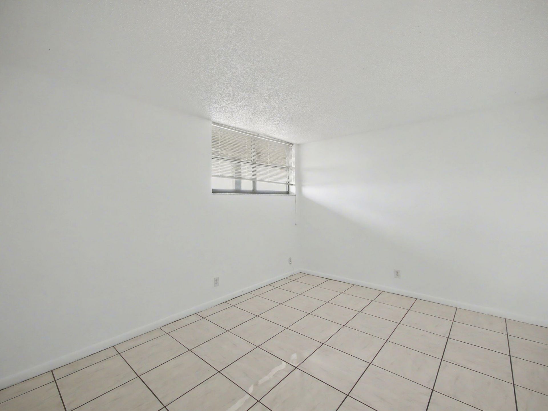 4800 Bayview Drive, Unit 606, Fort Lauderdale, FL 33308 Photo