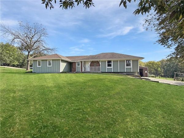 4248 Country Squire Road, Oak Grove, MO 64075