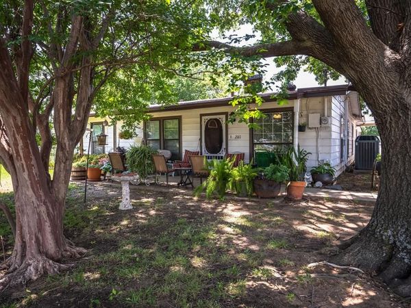 201 S Lake Dallas Drive, Lake Dallas, TX 75065