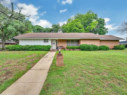 2832 Wooded Acres Drive Waco, TX 76710