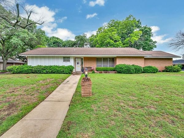 2832 Wooded Acres Drive, Waco, TX 76710